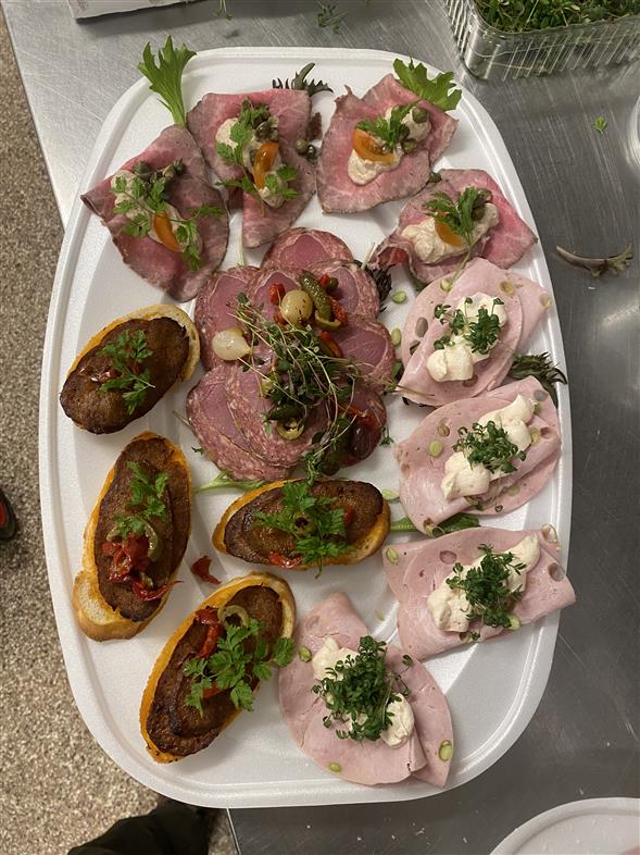 00 A UGENS TAPAS HIT